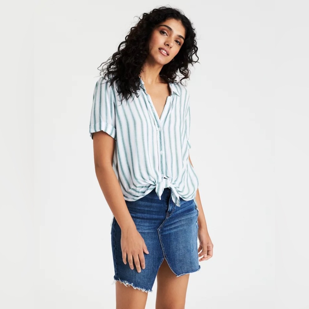 American Eagle Striped Short Sleeve Button Up Shirt
